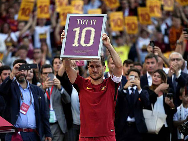 Totti chia tay Roma: 28 năm, 786 trận một tượng đài bất diệt