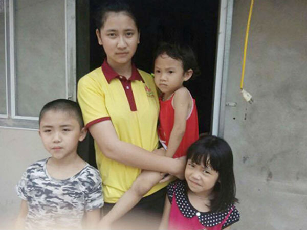 Xót xa cảnh “gà trống” nuôi 4 con nhỏ sau khi vợ đột ngột qua đời