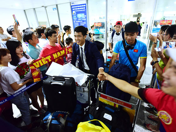 CĐV nồng nhiệt chào đón U20 Việt Nam trở về từ World Cup