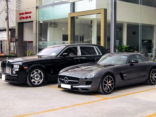 Ô tô sang biếu tặng: Bán tống bán tháo, dỡ showroom vì thua lỗ