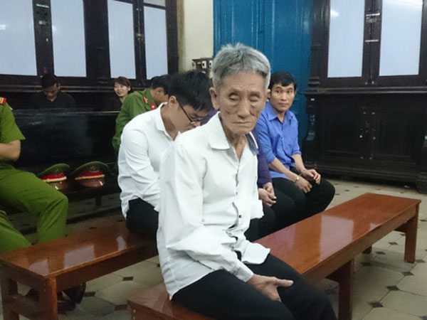 Cụ ông 70 tuổi, cụt 1 tay còn “làm bậy” với bé gái 9 tuổi