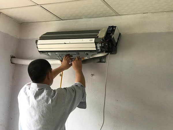Lắp 3 máy điều hòa, thợ hét tiền công 13 triệu đồng