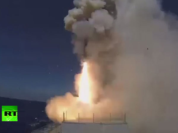 Tàu chiến Nga dội 4 tên lửa hành trình vào mục tiêu IS ở Syria
