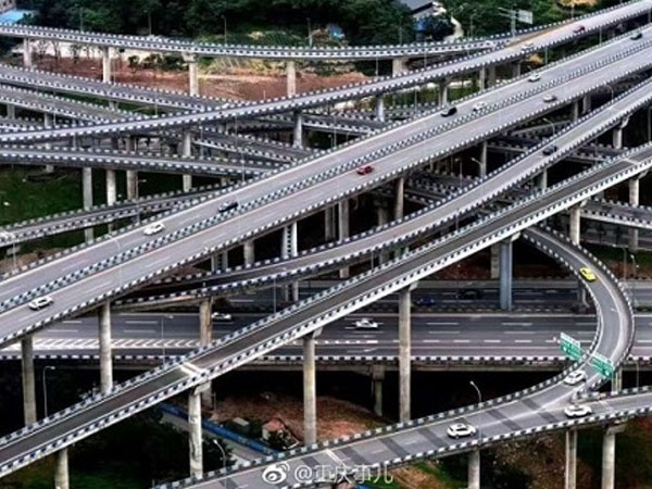 Nút cầu trên không khiến tài xế "khóc thét" ở Trung Quốc