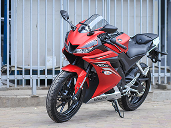 Yamaha R15 thế hệ mới đầu tiên về Hà Nội giá 112 triệu đồng