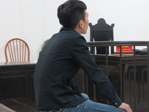 Bị chém đứt lìa tai vì nghịch "vùng cấm" vợ người khác