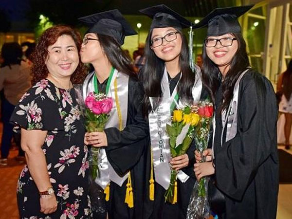 Chị em sinh 3 người Việt “ghi danh” vào lịch sử giáo dục bang Texas