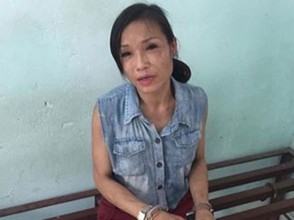 Hà Nội: Thấy cô gái chạy SH bị ngã, đôi nam nữ giả vờ giúp đỡ để cuớp điện thoại