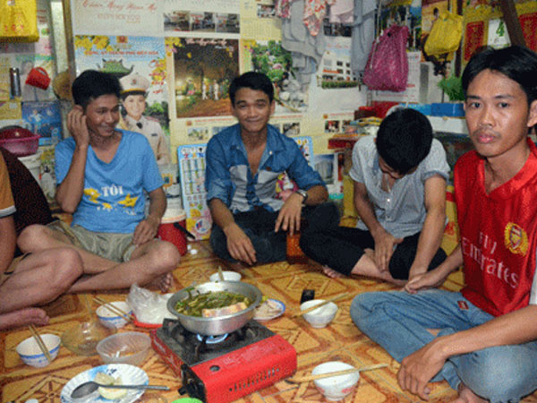Làm thêm nhưng không đủ sống, lao động “kêu trời”