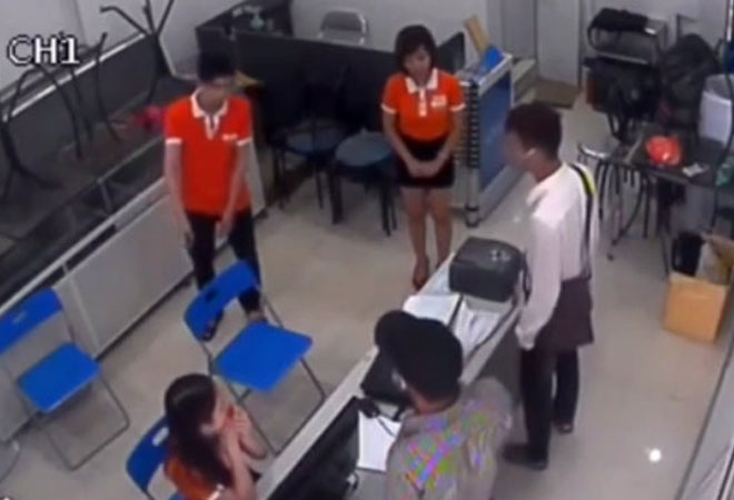Bắt 2 nghi phạm dùng súng cướp cửa hàng điện thoại