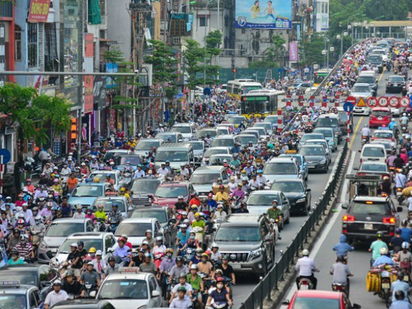 Cấm xe máy, thu phí xe đi giờ cao điểm vào nội đô để giảm ùn tắc