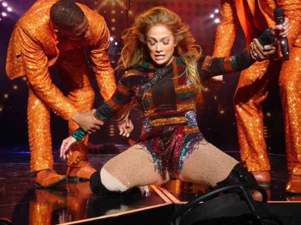 Jennifer Lopez gặp sự cố trên sân khấu