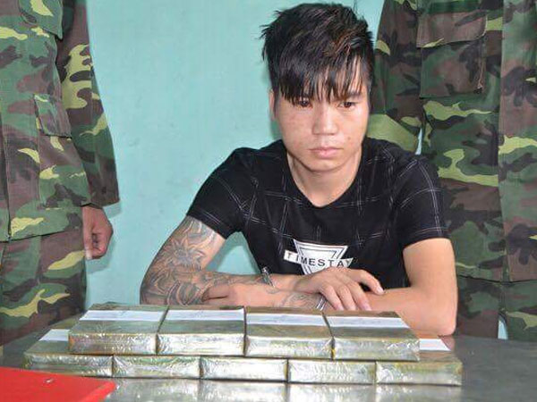 Mang 9 bánh heroin nhảy sông vẫn sa lưới