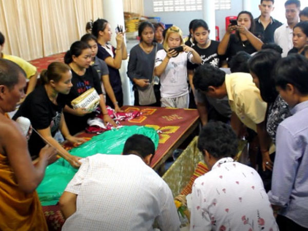 Người thân chết lặng khi lo hậu sự cho người đẹp Thái Lan 19 tuổi