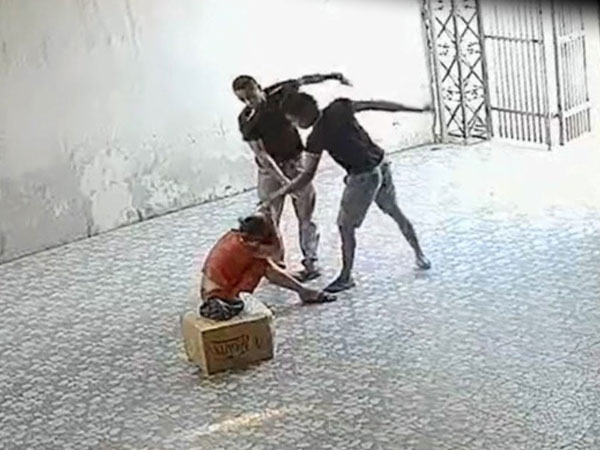 Côn đồ ở Nghệ An ngang nhiên xông vào nhà đánh nữ gia chủ