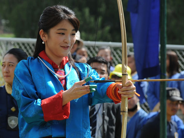 Công chúa Nhật Bản khoe tài bắn cung tại Bhutan