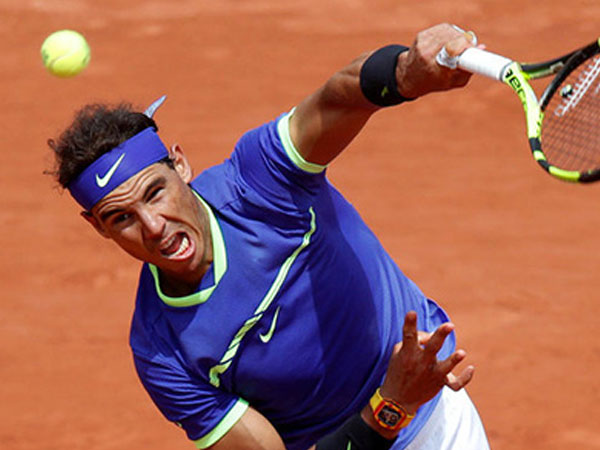 Nadal mừng sinh nhật bằng vé vào tứ kết Roland Garros