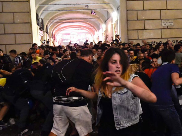Nổ ở fanzone Turin, fan Juventus bỏ chạy tán loạn