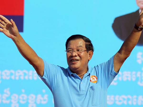 Thủ tướng Hun Sen bất ngờ đi vận động tranh cử