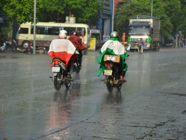 Hà Nội đã có cơn mưa giải nhiệt đầu tiên sau đợt nắng nóng kỷ lục suốt 5 ngày qua