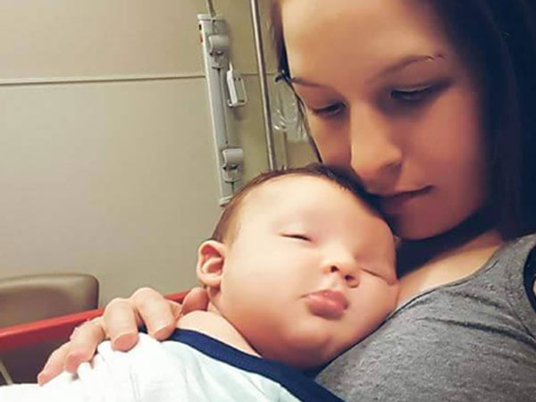 Bé trai ngừng thở khi đang bú mẹ chỉ vì mẹ có quá nhiều sữa