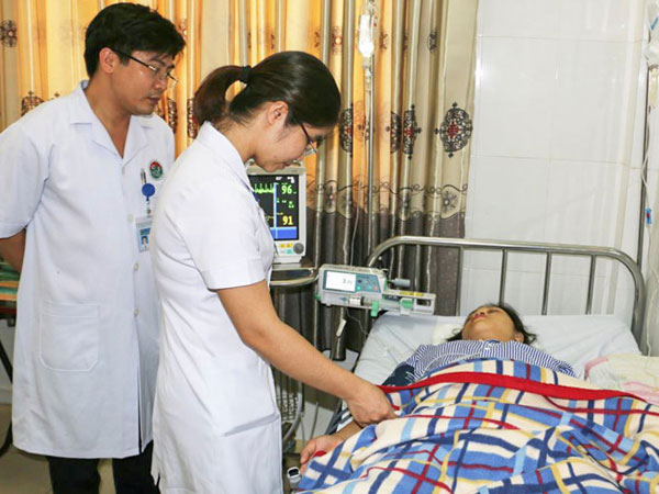 Cứu mẹ con thai phụ bị rau tiền đạo cài răng lược xuyên bàng quang