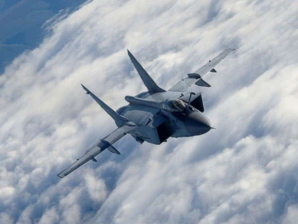 Dũng mãnh tiêm kích MiG-31 đánh chặn trên tầng bình lưu