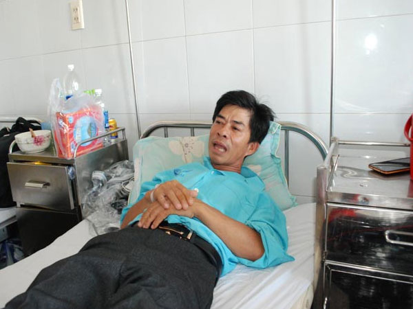 Lời kể tổ trưởng dân phố chặn nhóm cướp tiệm vàng bị tông gãy chân