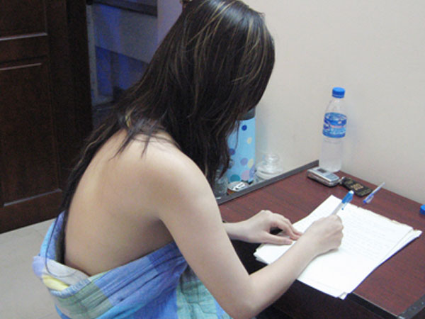 Mạo nhận nữ sinh để bán dâm giá cao