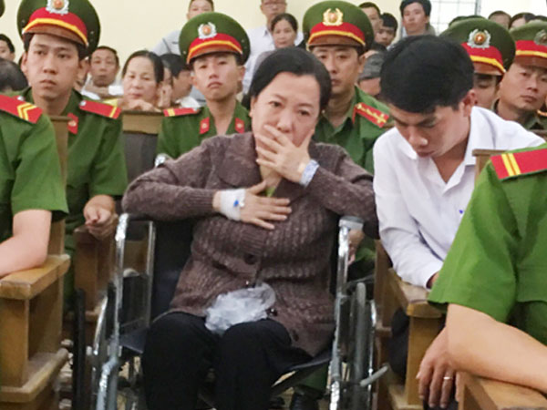 Nữ đại gia thủy sản vụ lừa hơn 1.000 tỷ vắng mặt ngày ra tòa