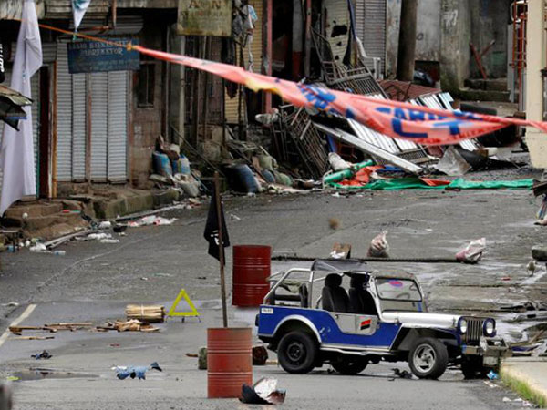 Phiến quân chiếm đóng thành phố của Philippines “bỏ của chạy lấy người”