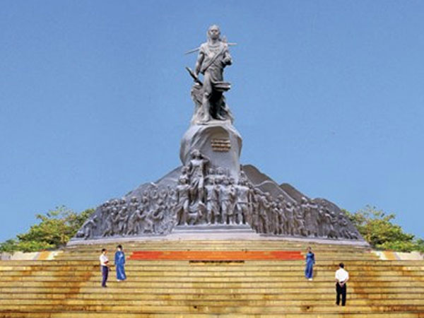 Huy động tiền lương làm tượng đài