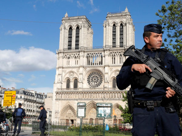 Kẻ tấn công Nhà thờ Đức Bà Paris hét "Điều này là vì Syria"