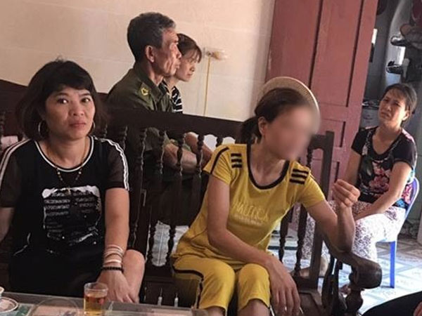Người cha có con gái bị xích cổ: “Tôi quá đau đớn khi thấy con mình bị hành hạ”