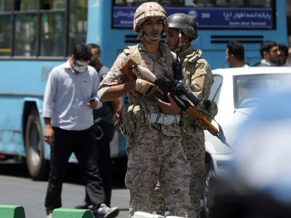 Iran bắt 5 người sau vụ IS tấn công trụ sở Quốc hội và lăng mộ
