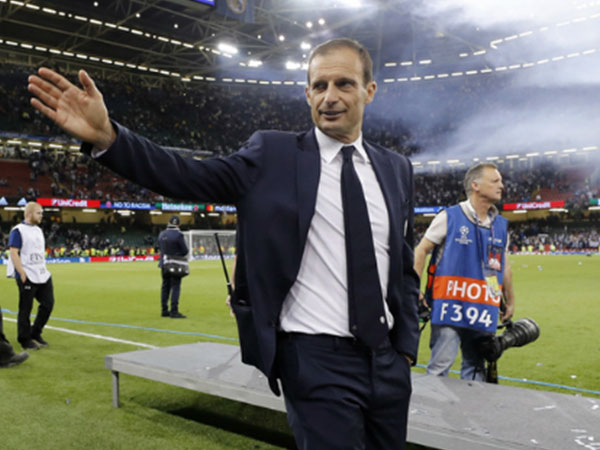 Juventus gia hạn với Allegri, Monaco giữ chân Jardim tới 2020