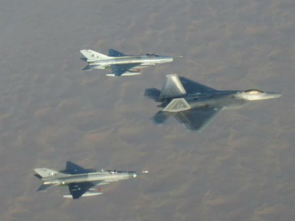 MiG-21 đối đầu F-22 và kết quả không ngờ