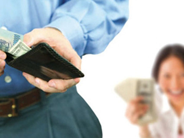Nghiên cứu nói rằng: Chồng càng nộp nhiều lương cho vợ, gia đình càng hạnh phúc