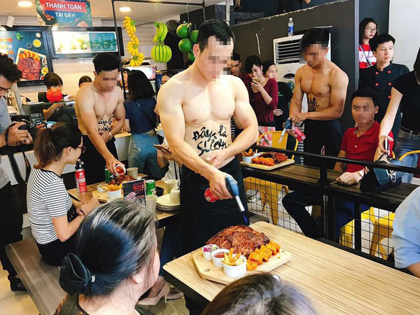 Rộ mốt thuê trai đẹp, cơ bắp bán hàng ở Hà Nội