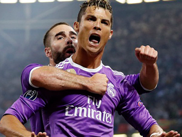 Ronaldo tiếp tục là VĐV có thu nhập cao nhất
