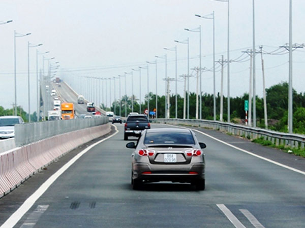 Vượt phải - lỗi nhiều tài xế Việt đang hiểu sai