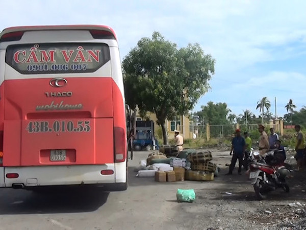 Bắt xe khách chở 400 kg ruốc chà bông không rõ nguồn gốc