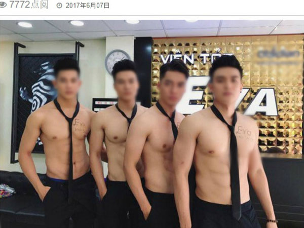 Dàn nam nhân viên làm tóc 6 múi ở Hà Nội lên trang tin nước ngoài