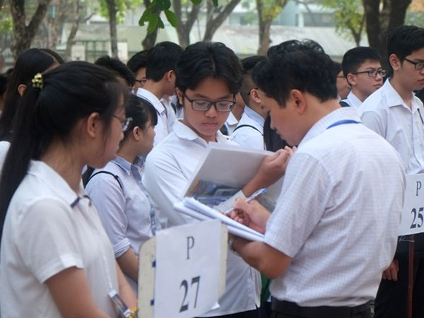 Những hình ảnh chi tiết về kỳ thi vào lớp 10 Hà Nội căng thẳng hơn thi đại học
