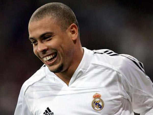 Ronaldo béo trở lại đá bóng, khoác áo Real sau 6 năm
