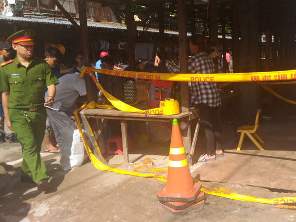 Thấy quan tài khi đào hố ga tại chợ phụ tùng xe máy lớn nhất TP.HCM