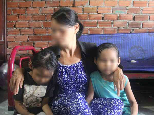 TP.HCM: Mẹ đi mua ve chai bảo con về trước, 2 bé gái sinh đôi 6 tuổi bị hàng xóm dâm ô