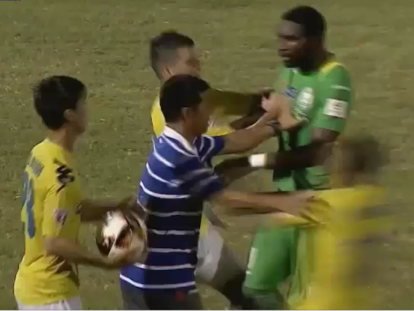 V-League lại “rúng động” vì vụ cầu thủ bóp cổ nhau trên sân
