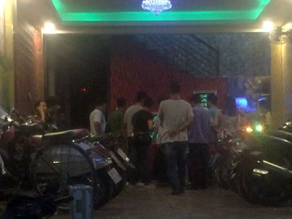 Lâm Đồng: Mâu thuẫn khi đi hát karaoke, dùng vật nhọn đâm chết bạn