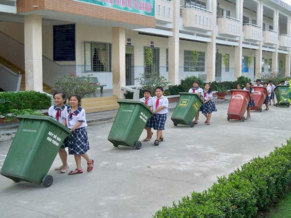 Dạy kỹ năng sống: Khi cha mẹ thì "cuồng", các con đâm… cuống